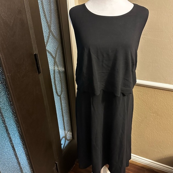 Black scalloped wrap back dress - Picture 3 of 8